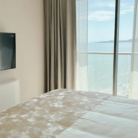 Copacabana Beach Jomtien 科帕卡巴纳海乔木提安海滩毗邻乔木提安夜市 Exterior photo