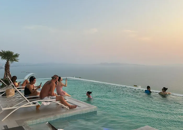 Copacabana Beach Jomtien 科帕卡巴纳海乔木提安海滩毗邻乔木提安夜市