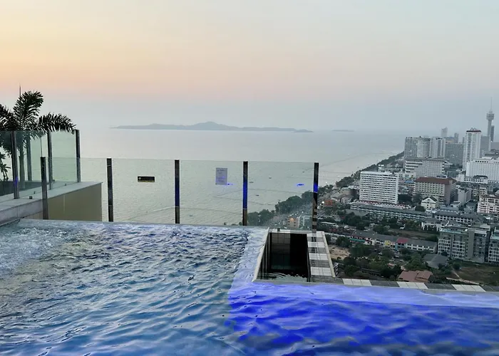 Copacabana Beach Jomtien 科帕卡巴纳海乔木提安海滩毗邻乔木提安夜市