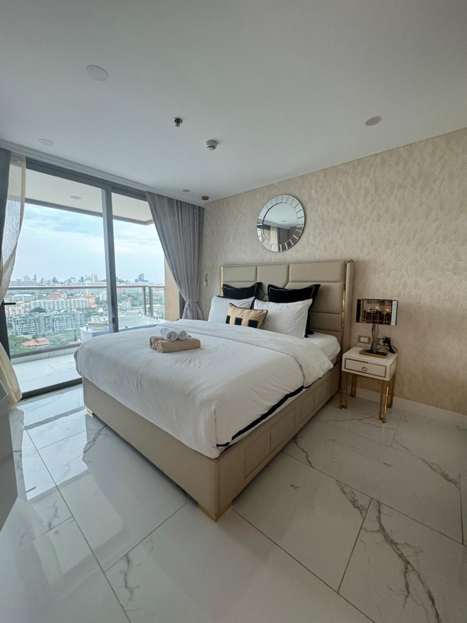 Copacabana 科帕卡巴纳海乔木提安海滩毗邻乔木提安夜市 * Jomtien Beach